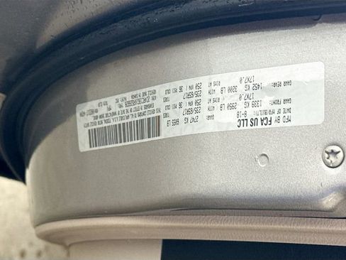 Used 2019 Chrysler Pacifica Touring-L FWD image 29