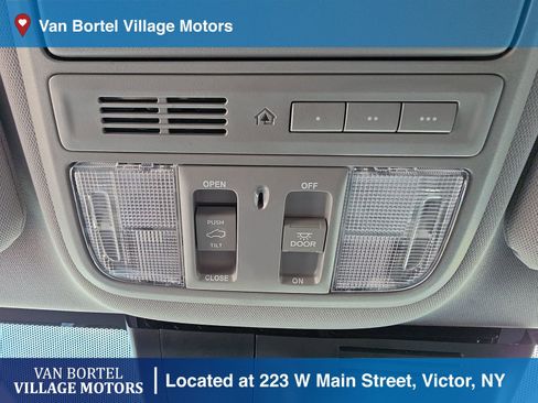 Used 2022 Honda CR-V Touring image 25