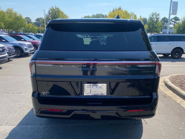 New 2027 Lincoln Navigator Reserve w/ Jet Appearance Package AWD/4WD image 29