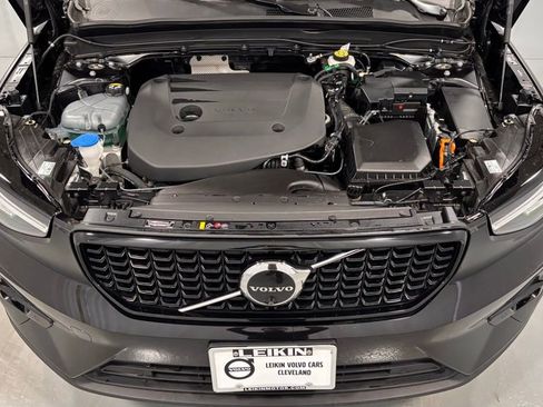 Certified 2025 Volvo XC40 B5 Plus image 31