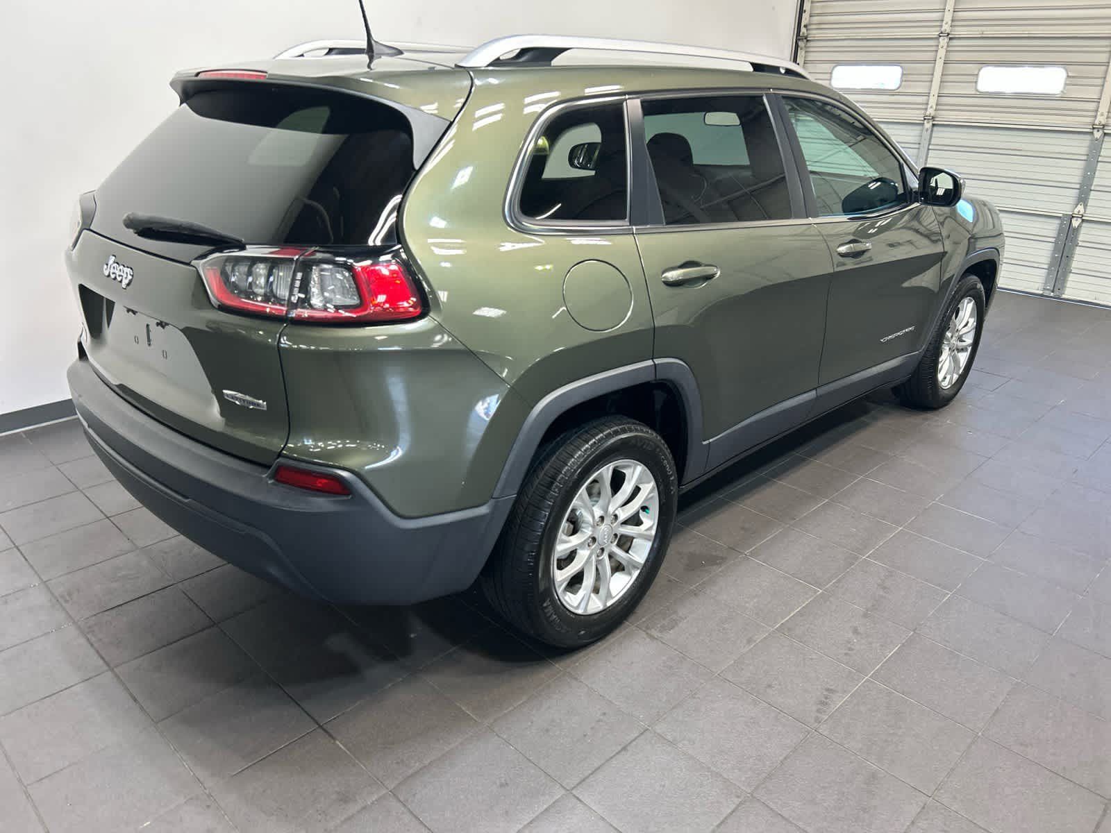 Used 2019 Jeep Cherokee Latitude w/ Popular Appearance Group FWD image 3