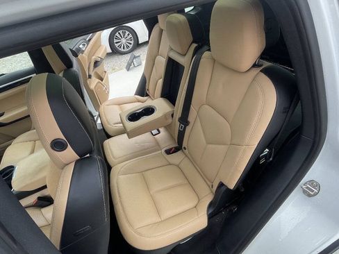 Used 2016 Porsche Cayenne AWD/4WD image 21