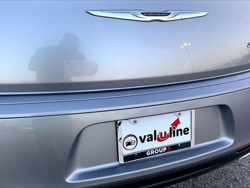 Used 2015 Chrysler 300 S image 9