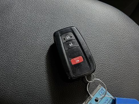 Used 2025 Toyota RAV4 XLE image 36