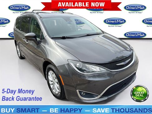Used 2019 Chrysler Pacifica Touring Plus w/ Advanced Safetytec Group FWD image 1