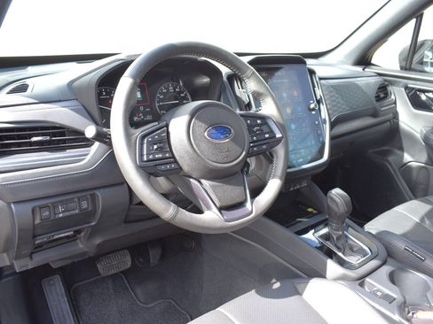 Used 2025 Subaru Forester Limited AWD/4WD image 3