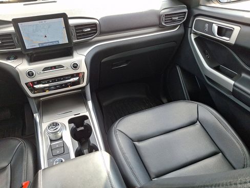 Used 2021 Ford Explorer XLT w/ Equipment Group 202A image 16