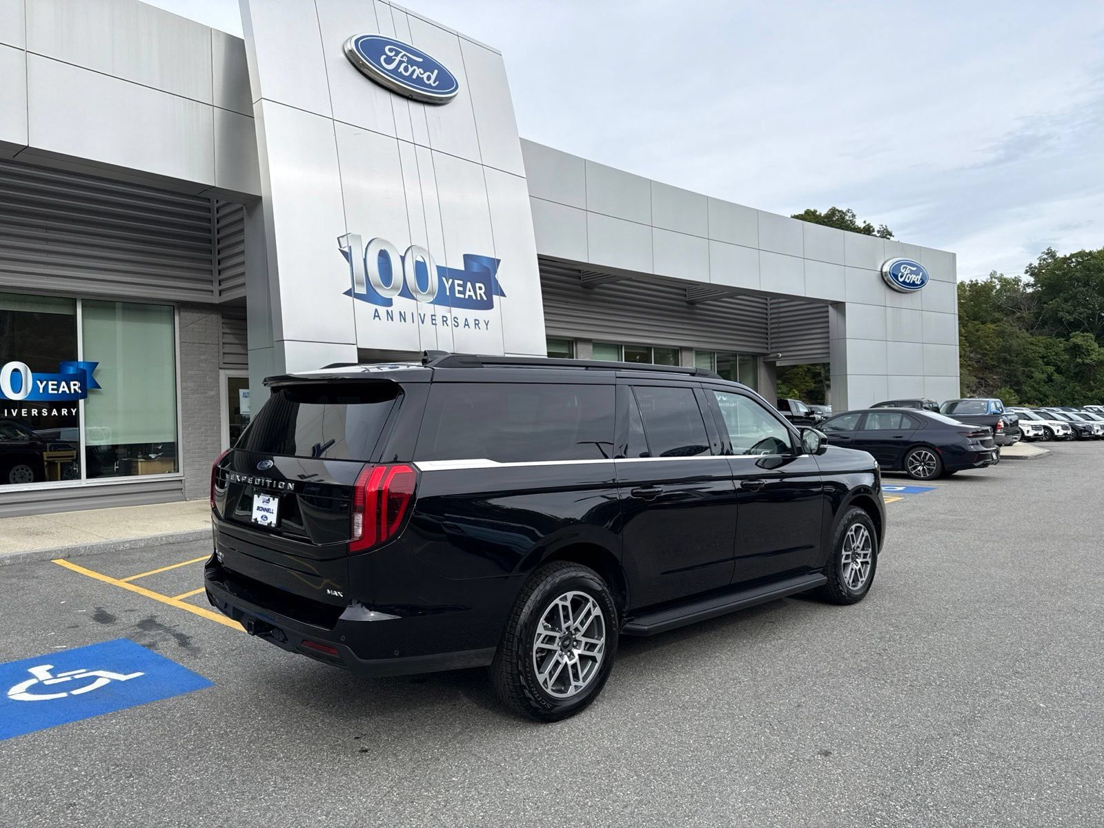 Used 2025 Ford Expedition Max Active AWD/4WD image 2
