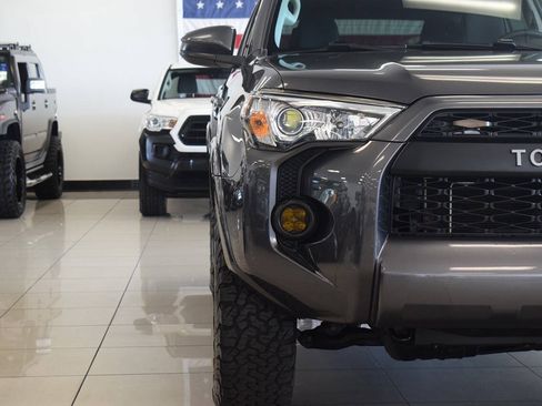 Used 2019 Toyota 4Runner SR5 AWD/4WD image 10