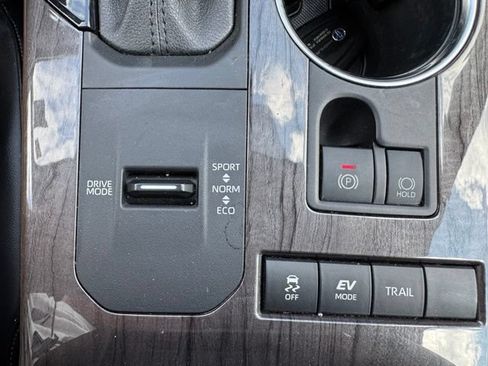 Used 2022 Toyota Highlander Limited AWD/4WD image 25