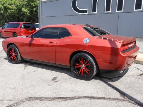 Used 2009 Dodge Challenger R/T RWD image 6