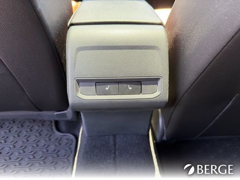 Used 2023 Volkswagen Jetta SEL FWD image 28