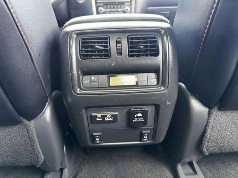 Used 2020 Nissan Pathfinder SL image 44