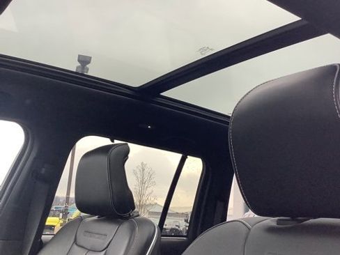 Used 2023 Jeep Grand Cherokee Overland w/ Luxury Tech Group IV image 15