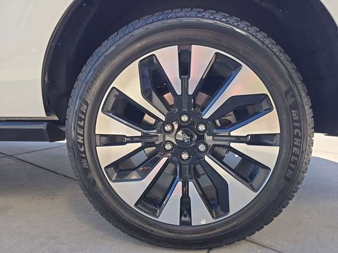 Used 2025 Ford Expedition Platinum w/ Driver's Package image 39