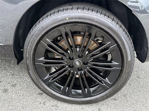 New 2025 Land Rover Range Rover Long Wheelbase SE image 3