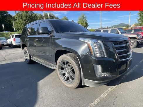 Used 2017 Cadillac Escalade Luxury AWD/4WD image 12