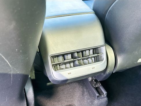 Used 2023 Tesla Model Y Performance image 25