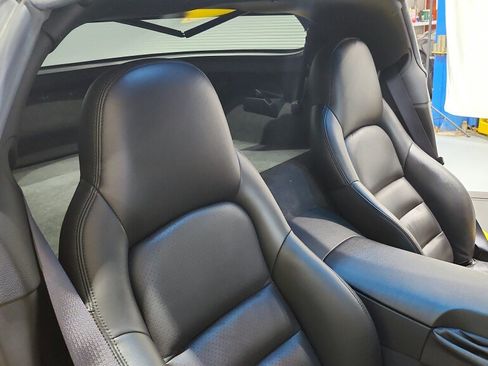 Used 2006 Chevrolet Corvette Coupe w/ Preferred Equipment Group RWD image 27