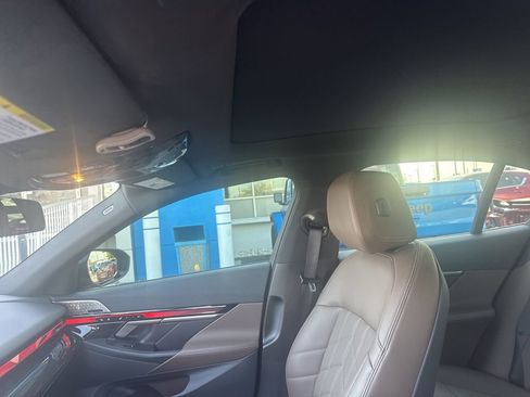 Used 2025 BMW 540i xDrive w/ M Sport Package image 19