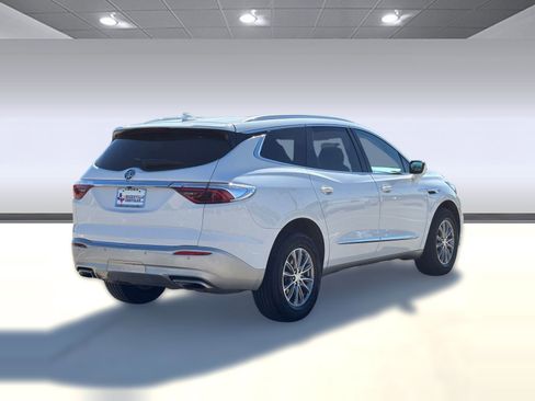 Used 2022 Buick Enclave Essence image 9