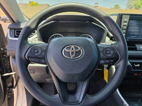 Used 2021 Toyota RAV4 LE w/ Carpet Mat Package (TMS) FWD image 17