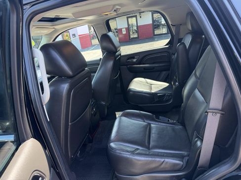 Used 2013 Cadillac Escalade Luxury AWD/4WD image 31