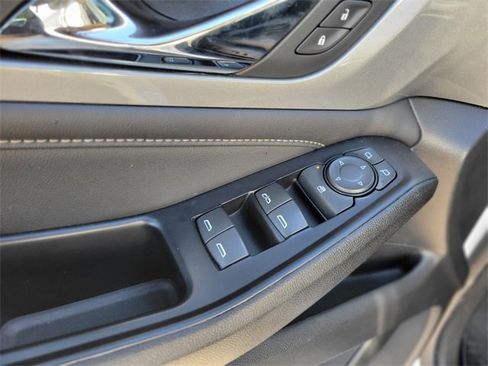 Used 2023 Chevrolet Traverse LT image 15