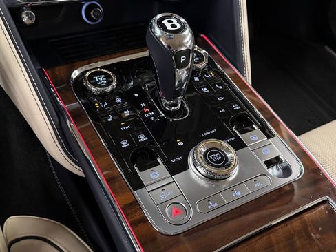 Used 2022 Bentley Flying Spur Plug-In Hybrid image 65