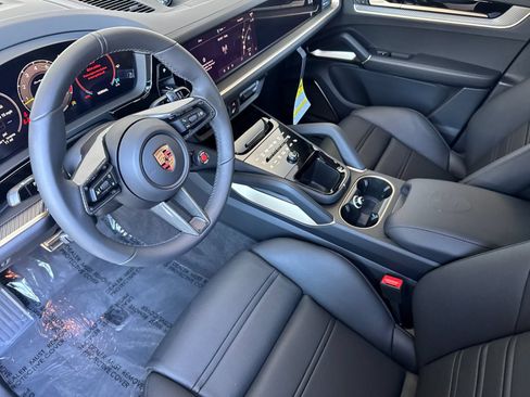 New 2026 Porsche Cayenne Turbo GT AWD/4WD image 4
