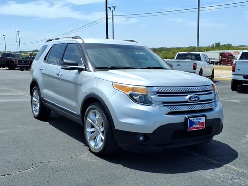Used 2013 Ford Explorer XLT FWD image 3