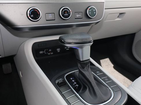 Used 2025 Hyundai Kona SE FWD image 22