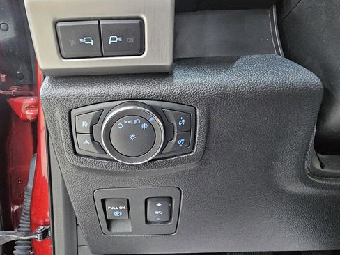 Used 2018 Ford F150 Platinum w/ Equipment Group 701A Luxury image 37