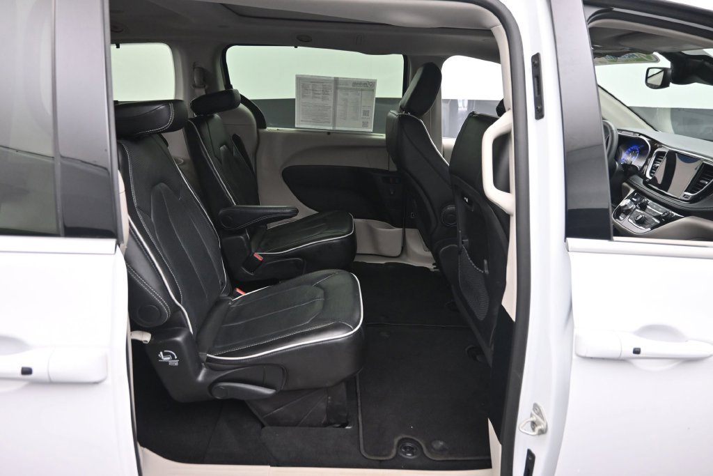Used 2024 Chrysler Pacifica Limited FWD image 10
