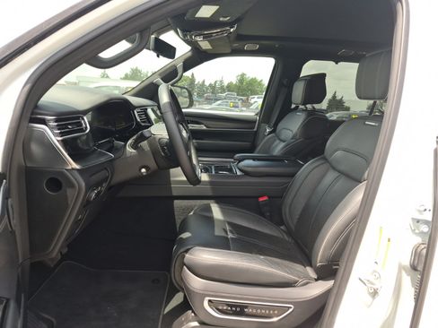 Used 2025 Jeep Grand Wagoneer L Series II Obsidian w/ Convenience Group III AWD/4WD image 7