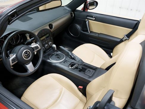 Used 2009 MAZDA MX-5 Miata Grand Touring w/ Premium Pkg image 22