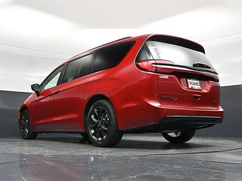 New 2026 Chrysler Pacifica Limited FWD image 62