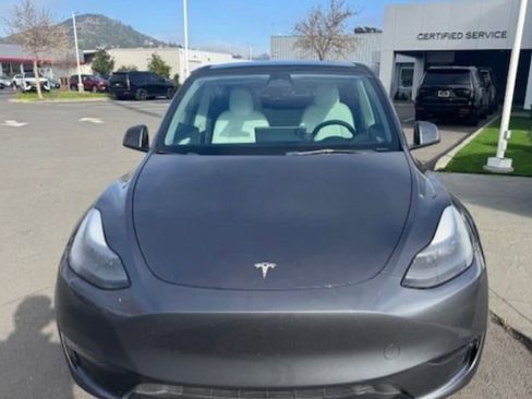 Used 2023 Tesla Model Y Long Range image 2
