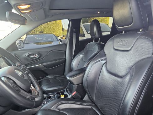 Used 2019 Jeep Cherokee Limited w/ Luxury Group image 6