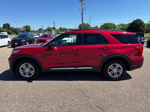 Used 2023 Ford Explorer XLT w/ Equipment Group 202A AWD/4WD image 2