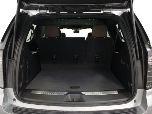 Used 2025 Chevrolet Suburban High Country AWD/4WD image 13