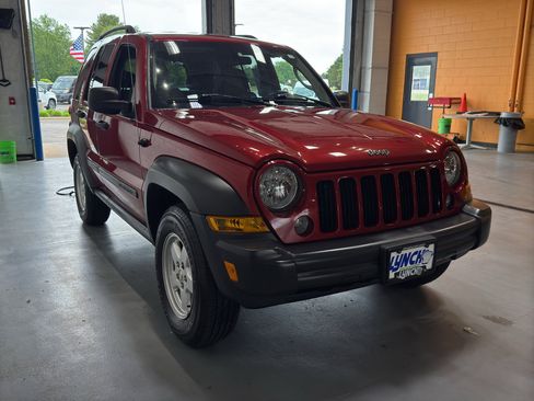 Used 2007 Jeep Liberty Sport AWD/4WD image 7