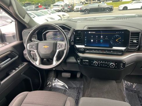 Used 2025 Chevrolet Silverado 2500 LT w/ Convenience Package AWD/4WD image 16