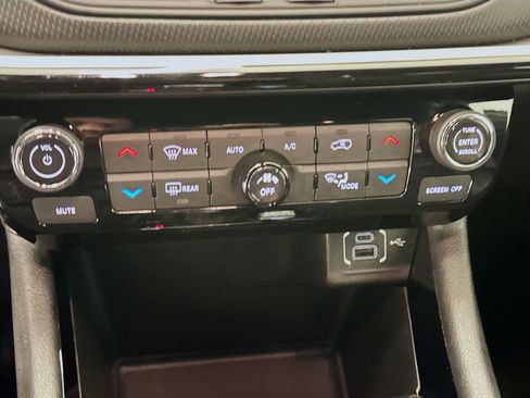 Used 2025 Jeep Compass Trailhawk AWD/4WD image 24