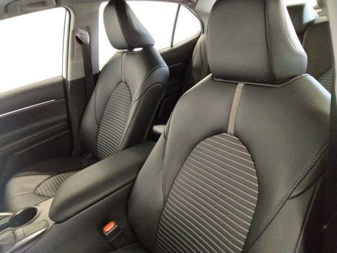 Used 2024 Toyota Camry SE image 28