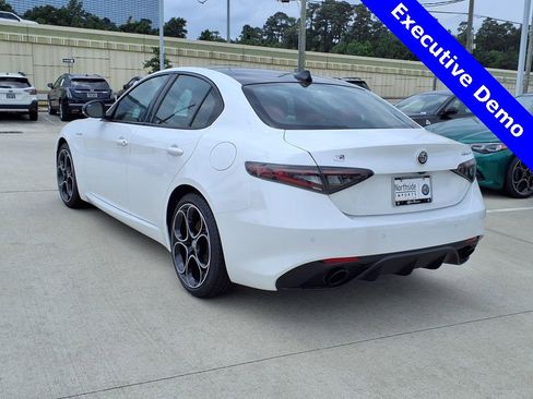 New 2025 Alfa Romeo Giulia Veloce w/ Veloce Package Rwd image 14