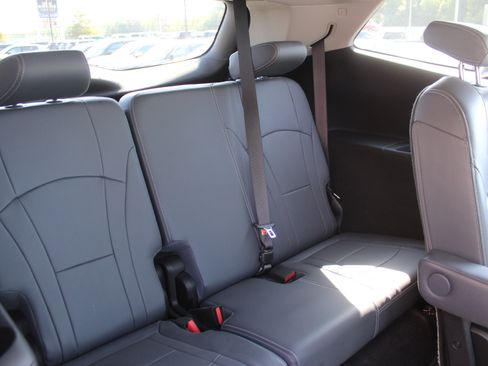 Used 2018 Buick Enclave Essence FWD image 33
