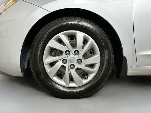 Used 2020 Hyundai Elantra SE FWD image 34