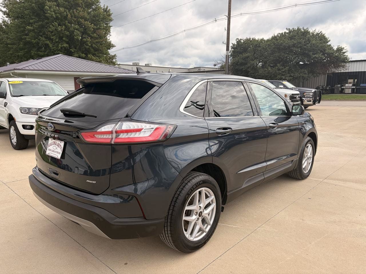 Used 2023 Ford Edge SEL AWD/4WD image 3