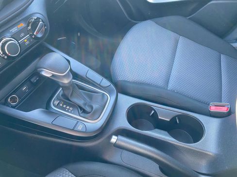 Used 2025 Kia Soul LX w/ LX Technology Package image 40